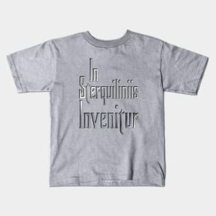 In Sterquiliniis Invenitur Kids T-Shirt